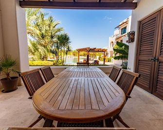 Playa de La Paz - luxury 2 bedroom condo ocean front - La Paz - Patio