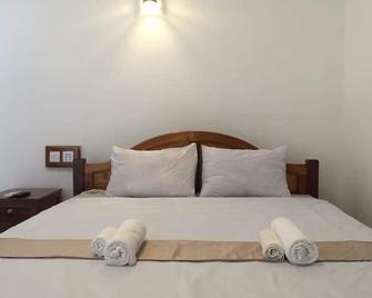 Mongkul Thmey Guest House - Prey Veng - Bedroom