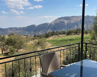 Nemrut Çesme Otel Restaurant Cafe - Adıyaman - Balcony
