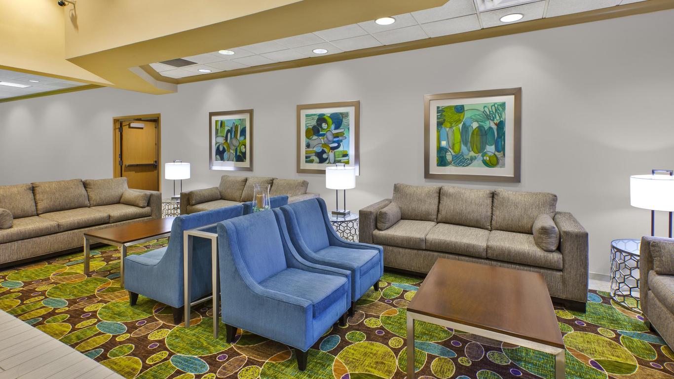 Holiday Inn & Suites Bolingbrook, An IHG Hotel