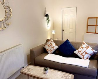Impeccable 1-bed, Sleeps 2, Free Parking - Darrington - Wohnzimmer