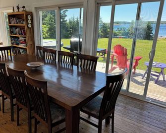 The Lighthouse; an experience of a lifetime! - Lunenburg - Dining room