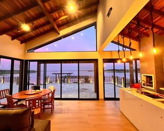 Light Cottage. - Ribeirão Claro - Dining room