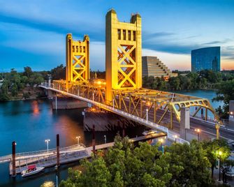Embassy Suites by Hilton Sacramento Riverfront Promenade - Sacramento - Edificio