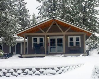 Summer mountain fun for the whole family. Pets OK. Mt. Shasta - McCloud - Edificio