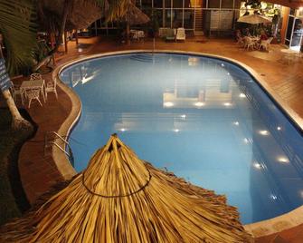 Gran Hotel Paris - La Ceiba - Piscina
