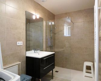 Maison Renovee Avec Jardin, 3 Chambres, - Thivars - Bathroom