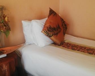 Kabelo Bed & Breakfast - Butha-Buthe - Bedroom