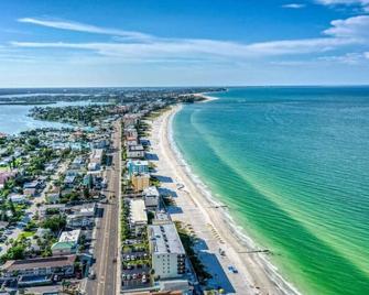 Sunset Beach Suites Of Madeira Beach! Pe - St. Pete Beach - Playa