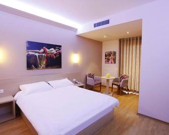 Hotel Green - Tirana - Soverom