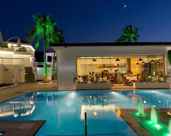 Selimiye Big Poseidon Boutique Hotel & Yacht Club - Selimiye - Zwembad