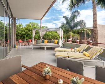 هوتل فالي هو - سكوتسدايل - شرفة مرصوفة