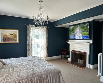 210 Main St - Ellsworth