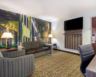 Clarion Pointe Charleston-West Ashley - Charleston - Living room