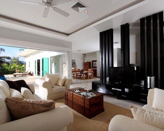 Phuket Lagoon Pool Villa - Ko Kaeo - Wohnzimmer