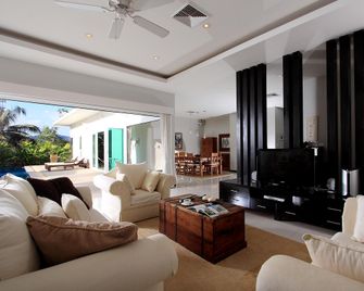 Phuket Lagoon Pool Villa - Ko Kaeo - Obývací pokoj