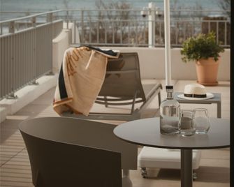 Hotel De La Plage - La Grande-Motte - Balcony