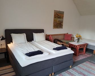 Bästekille Gårdshotell - Kivik - Schlafzimmer