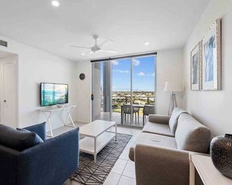 North Shore Oceanside Kawana - Birtinya - Living room