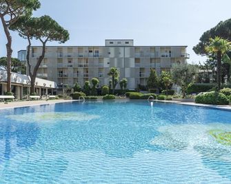 Villa Regina - Marepineta Resort - Milano Marittima - Pool