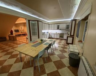 The Ocean House - Baleal - Ferrel - Dining room