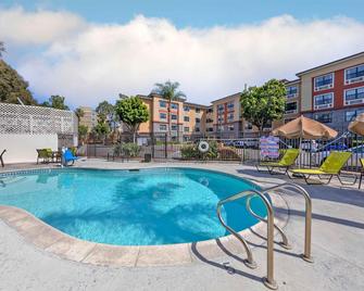 Extended Stay America Suites - Orange County - Anaheim Convention Center - Anaheim - Pool