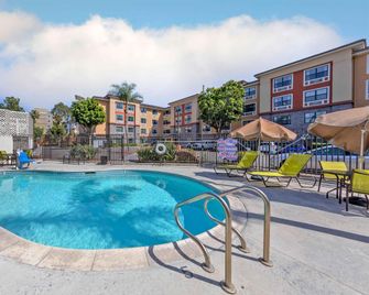 Extended Stay America Suites - Orange County - Anaheim Convention Center - Anaheim - Piscina