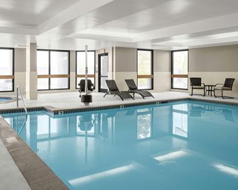 Courtyard by Marriott Paducah - Paducah - Piscina