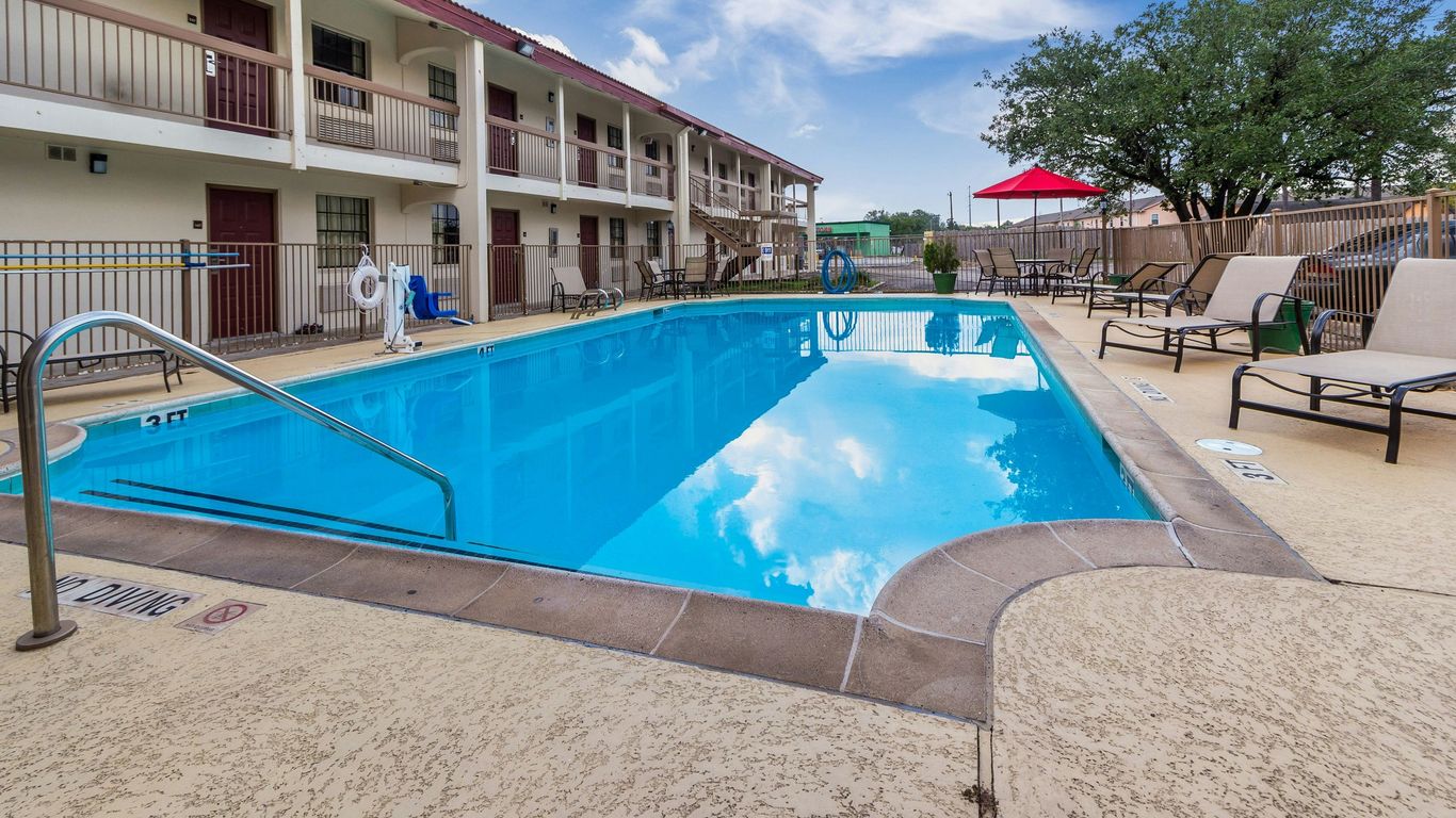 Red Roof Inn Houston East - I-10