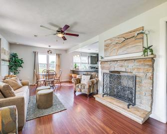 Near Dtwn Somerset Tranquil Getaway with Fire Pit - Somerset - Huiskamer