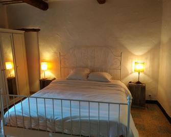 Mas Le Petit Nizon - Saint-Laurent-des-Arbres - Schlafzimmer