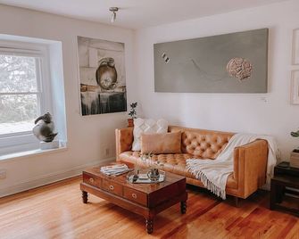 Artist Studio Retreat (20 mi. from Nashville) - Smyrna - Wohnzimmer