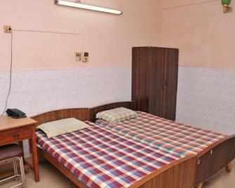 Sri Saibaba Guest House - Pondicherry - Bedroom