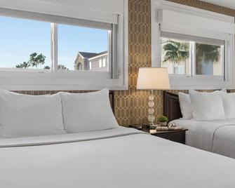 2br Comfy Suite Steps Away From Disneyland W/ Resort Pool & Wifi - Anaheim - Bedroom