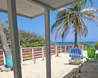Serenity On The Bay1 - One Bed Apt Close to Supermarkets, Shops and Restaurants! - Little Cayman - Patio