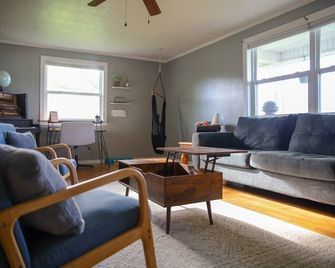 Do not book - Jamestown - Sala de estar