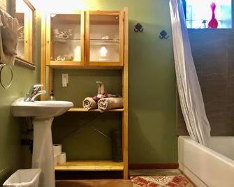 Mistiso's Place Vacation Rentals - Nelson