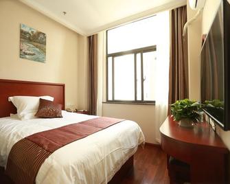 Greentree Inn Anhui Suzhou Si County Taoyuan Road Garden Business Hotel - Suqian - Bedroom