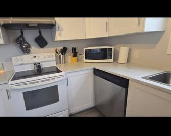 Cozy 2-Bedroom Apartment - Cornwall - Kuchyň