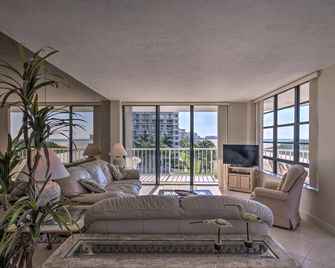 Sunny Getaway Community Amenities, Walk to Beach! - Marco Island - Living room