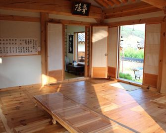 Ongyejongtaek Sambaekdang - Andong - Pokój dzienny