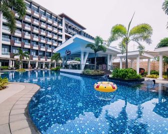 Savoy Hotel Boracay - בורקאי - בריכה