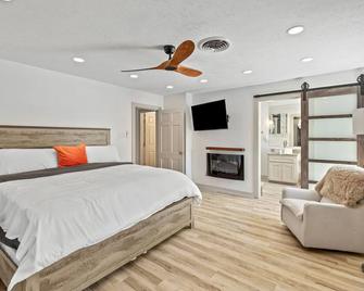 3 Bedroom Home with Pool - Lake Charles - Bedroom
