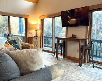 Lay Lodge at Falling Water Resort - Walhalla - Sala de estar