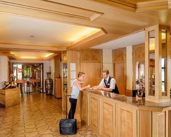 Hotel Göller - במברג - דלפק קבלה