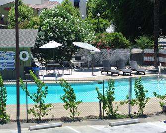 Vino Inn & Suites - Atascadero - Pool