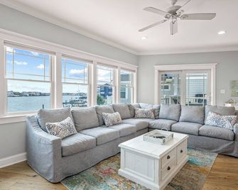 Luxury Lbi Waterfront Home With Dock. Perfect For Boat Owners! - Ship Bottom - Sala de estar