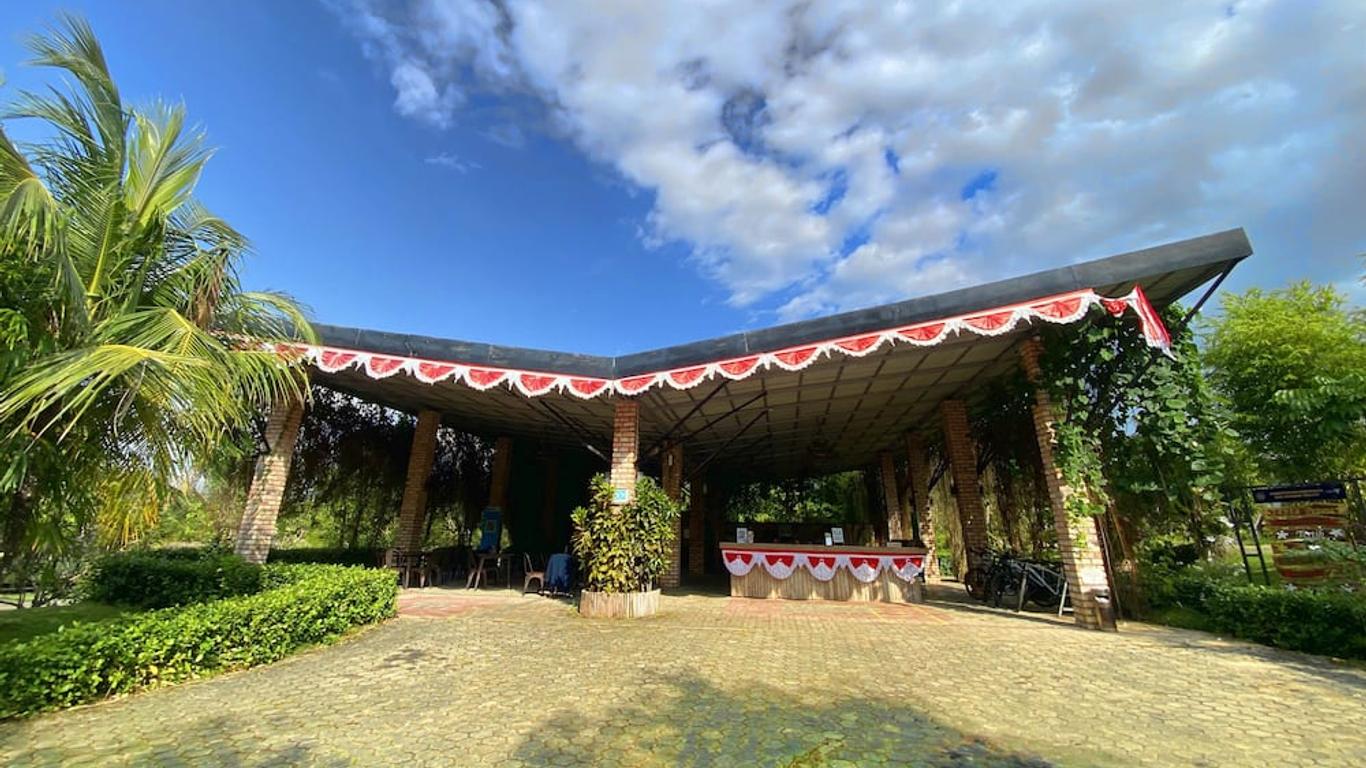 'D'bamboo Kamp' Desa Wisata Ekang