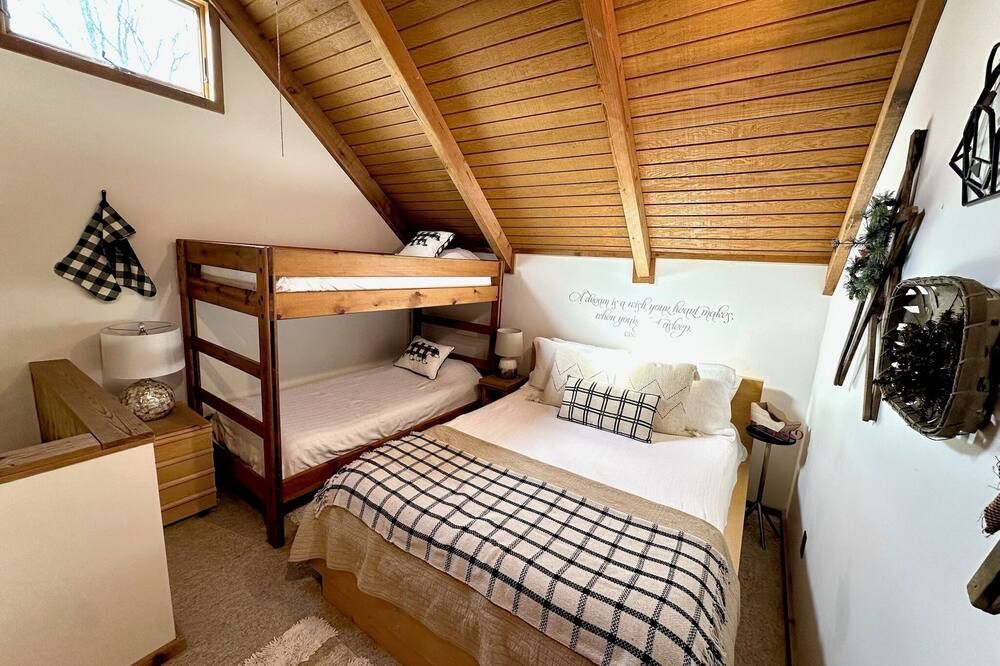 The Bear Lair-Cozy Retreat-Close to 2 Ski Resorts-Central Heating and AC - Davis - Habitación