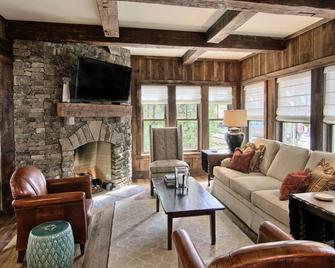 Luxury Retreat in Leland, Michigan - Leland - Sala de estar